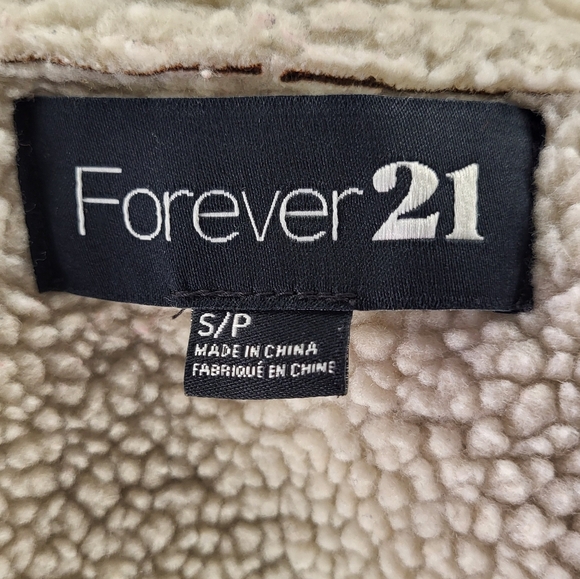 Forever 21 Fleece Lined Faux Leather Vest size Small - Picture 5 of 5